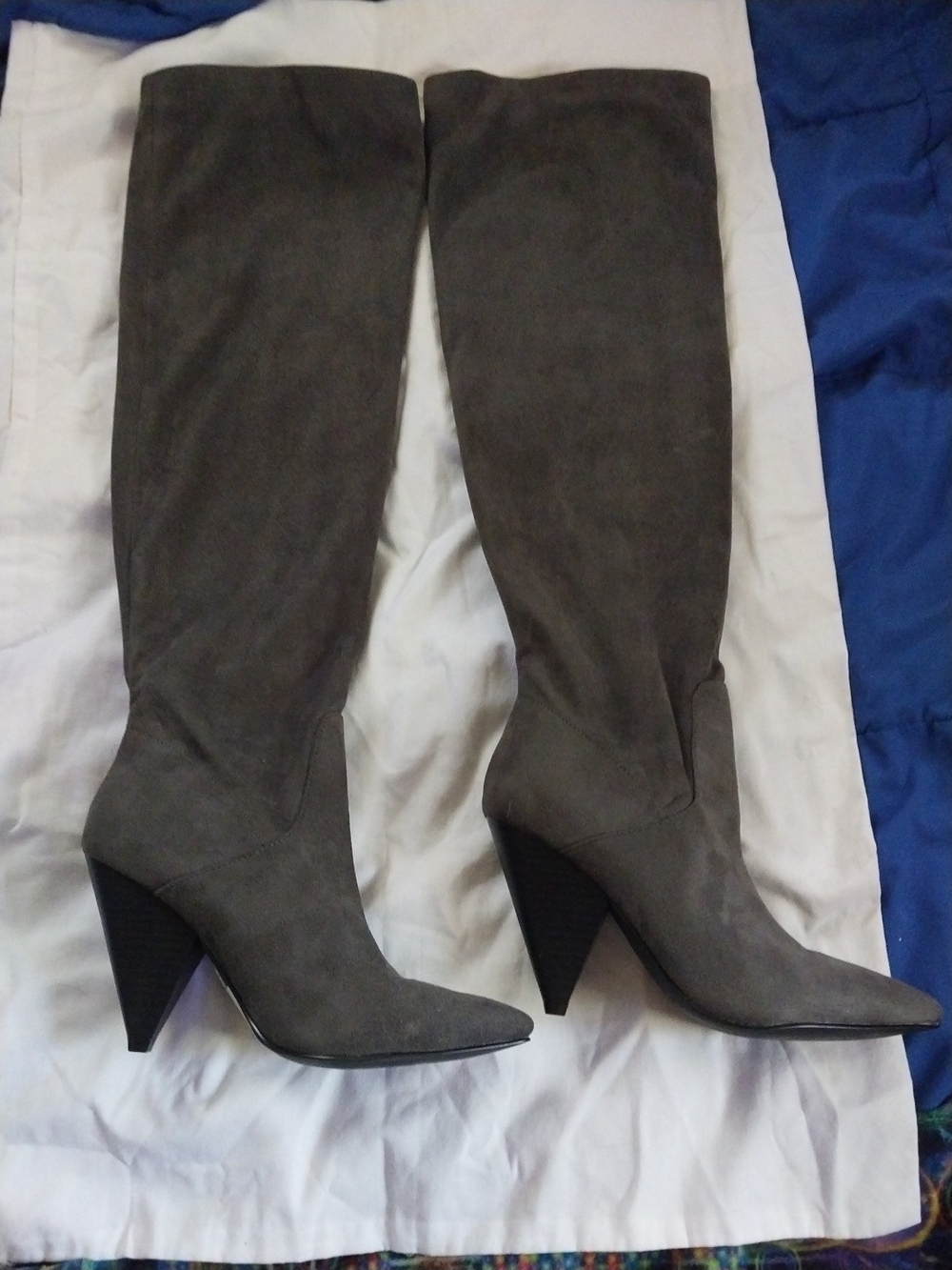 Indi Go Rd. Women's Tall Pointed-Toe Suede Boots - Gray Size 6M - Picture 2 of 13